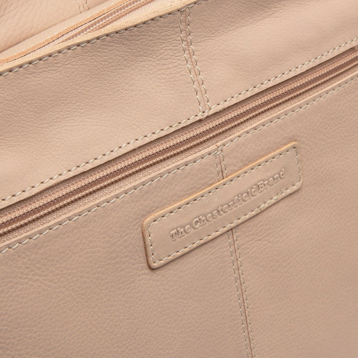 Astero Full-Grain Leather Shoulder Bag نسائي - Structured Side Profile Showing Gusset Depth &amp; Expansion Capacity