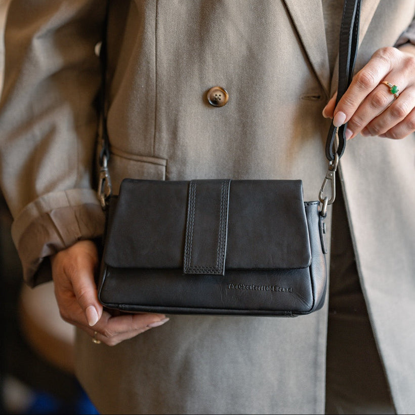 Clifden Full-Grain Leather Shoulder Bag نسائي