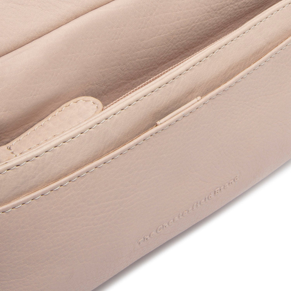 Solid Antique Brass Hardware &amp; Heavy-Duty Dual Zipper Detail on Liora Full-Grain Leather Shoulder Bag نسائي