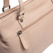 100% Full-Grain Wax Pull-Up 100% Full-Grain Leather Grain Texture &amp; Handcrafted Patina Detail