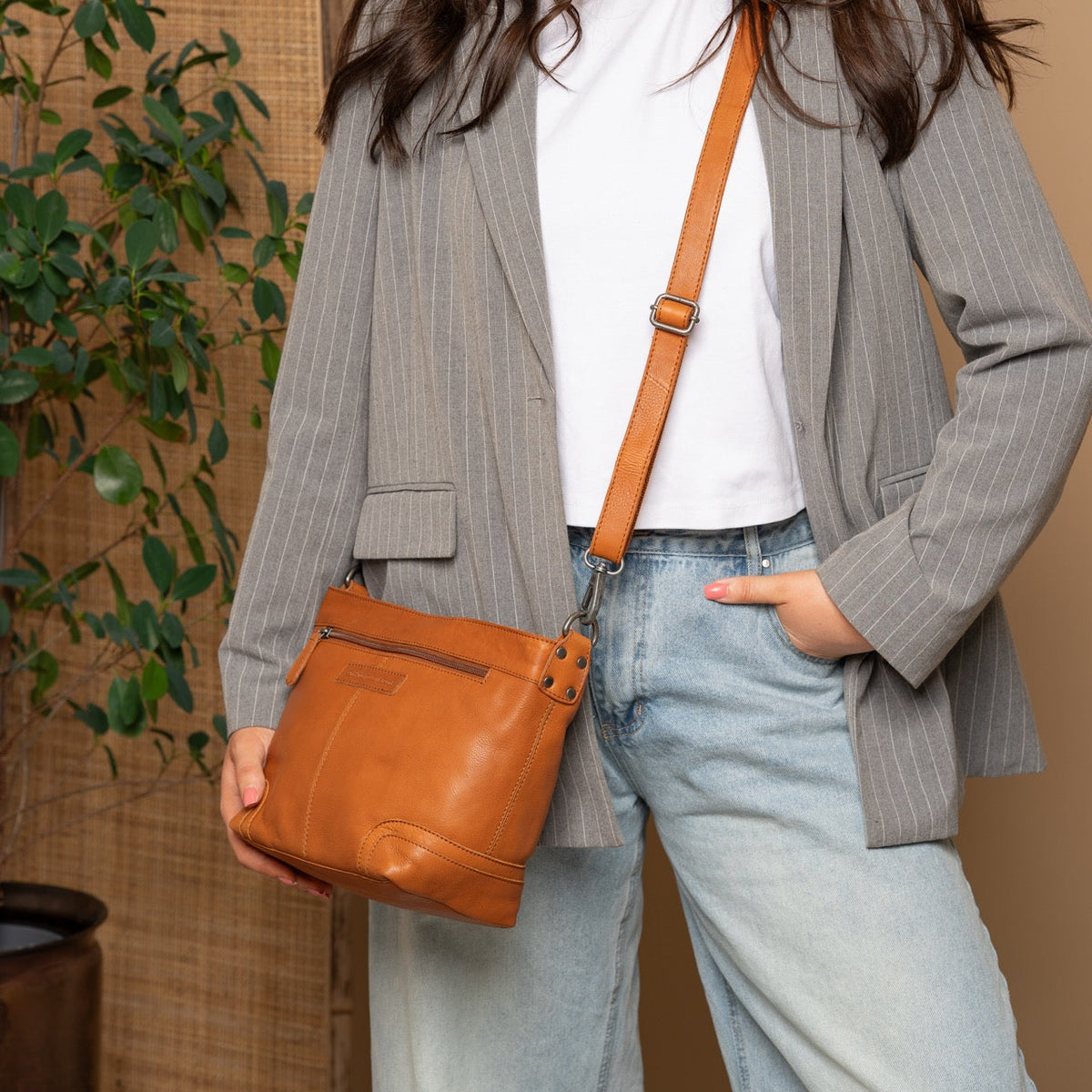 Zarita Full-Grain Leather Shoulder Bag نسائي – alternate product view 3