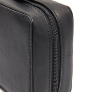 
تفاصيل مقربة of Classic Collar & Heavy-Duty Zipper Hardware on Leather Tech-Organizer Ardan نسائي نسائي