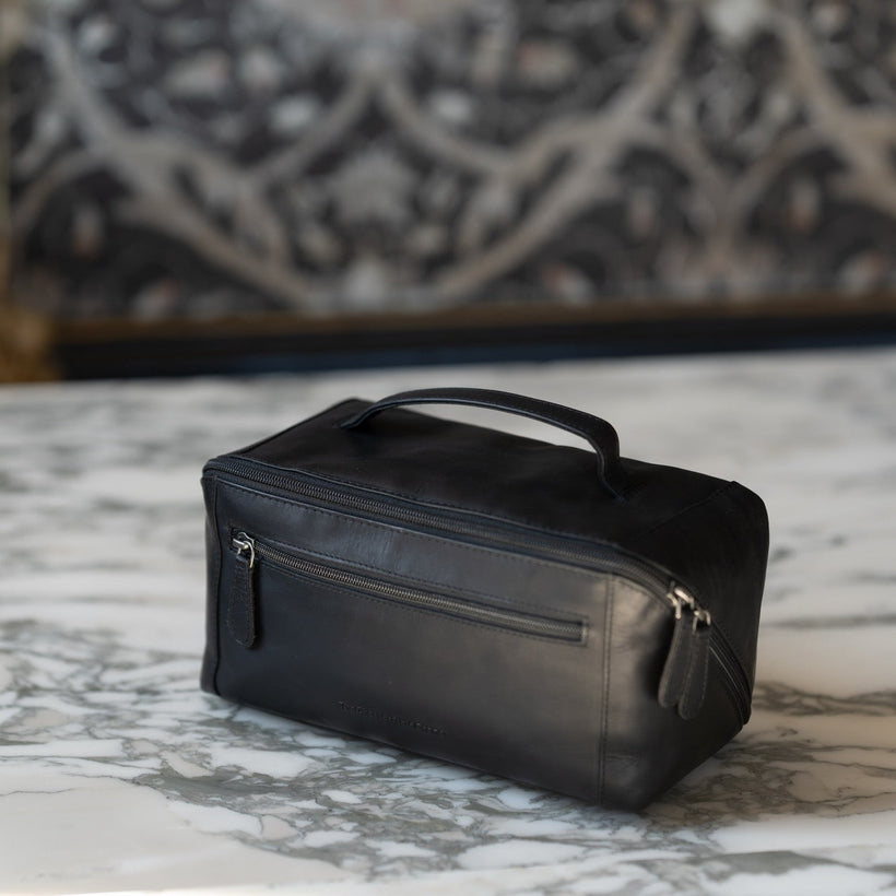 Elmia Full-Grain Leather Toiletry Bag نسائي