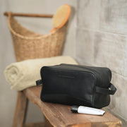 Stacey Full-Grain Leather Toiletry Bag نسائي - Lateral Side Profile View Showing Sleeve Cut &amp; Athletic Taper Fit