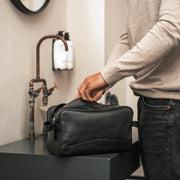 Stefan Full-Grain Leather Toiletry Bag نسائي - Lateral Side Profile View Showing Sleeve Cut &amp; Athletic Taper Fit