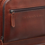 
تفاصيل مقربة of Classic Collar & Heavy-Duty Zipper Hardware on Leather Trolley San Marino نسائي نسائي