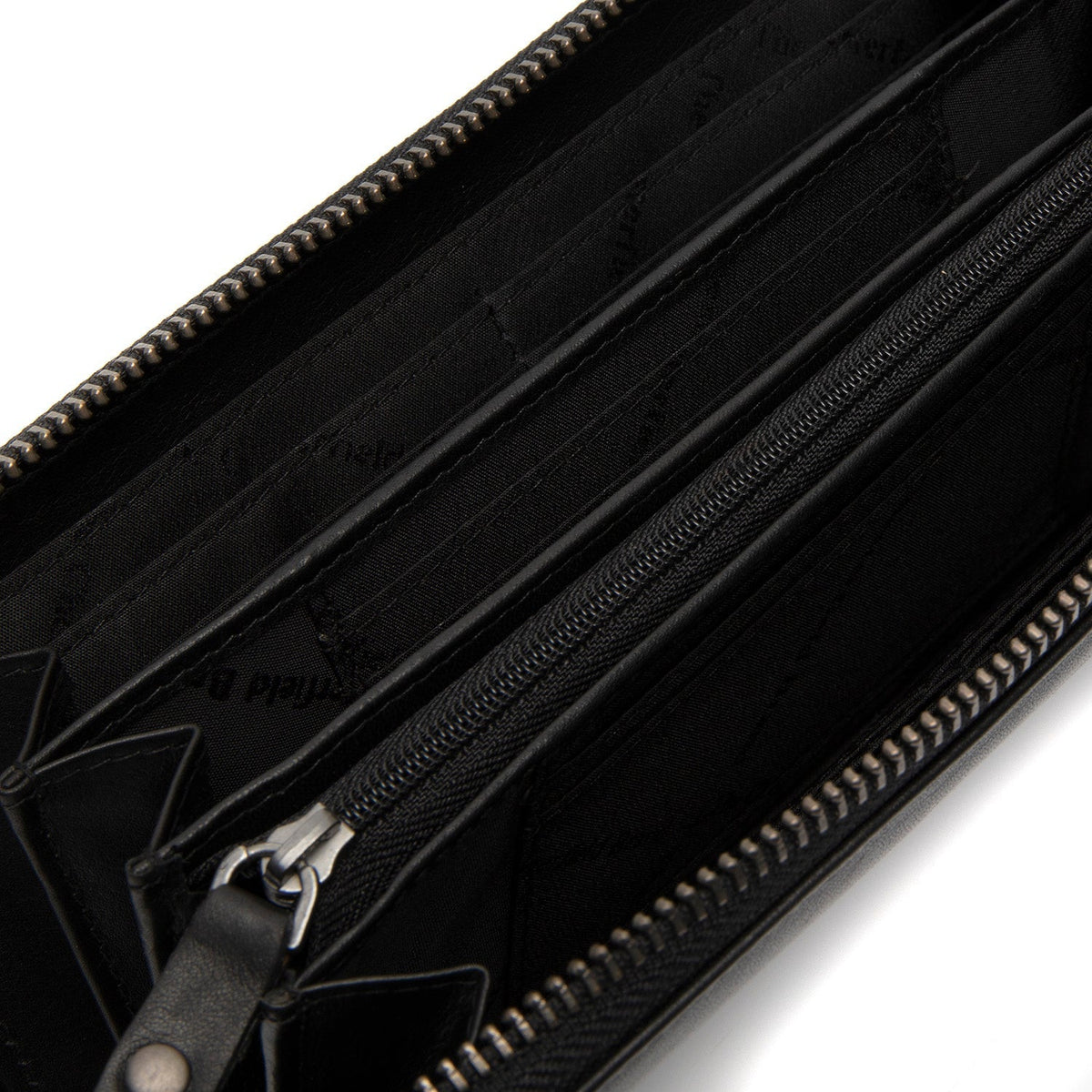 Solid Antique Brass Hardware &amp; Heavy-Duty Dual Zipper Detail on Cantara Full-Grain Leather Wallet نسائي