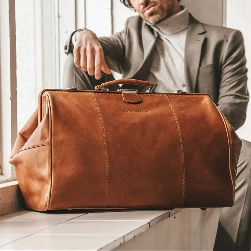 Corfu Full-Grain Leather Weekender Bag نسائي