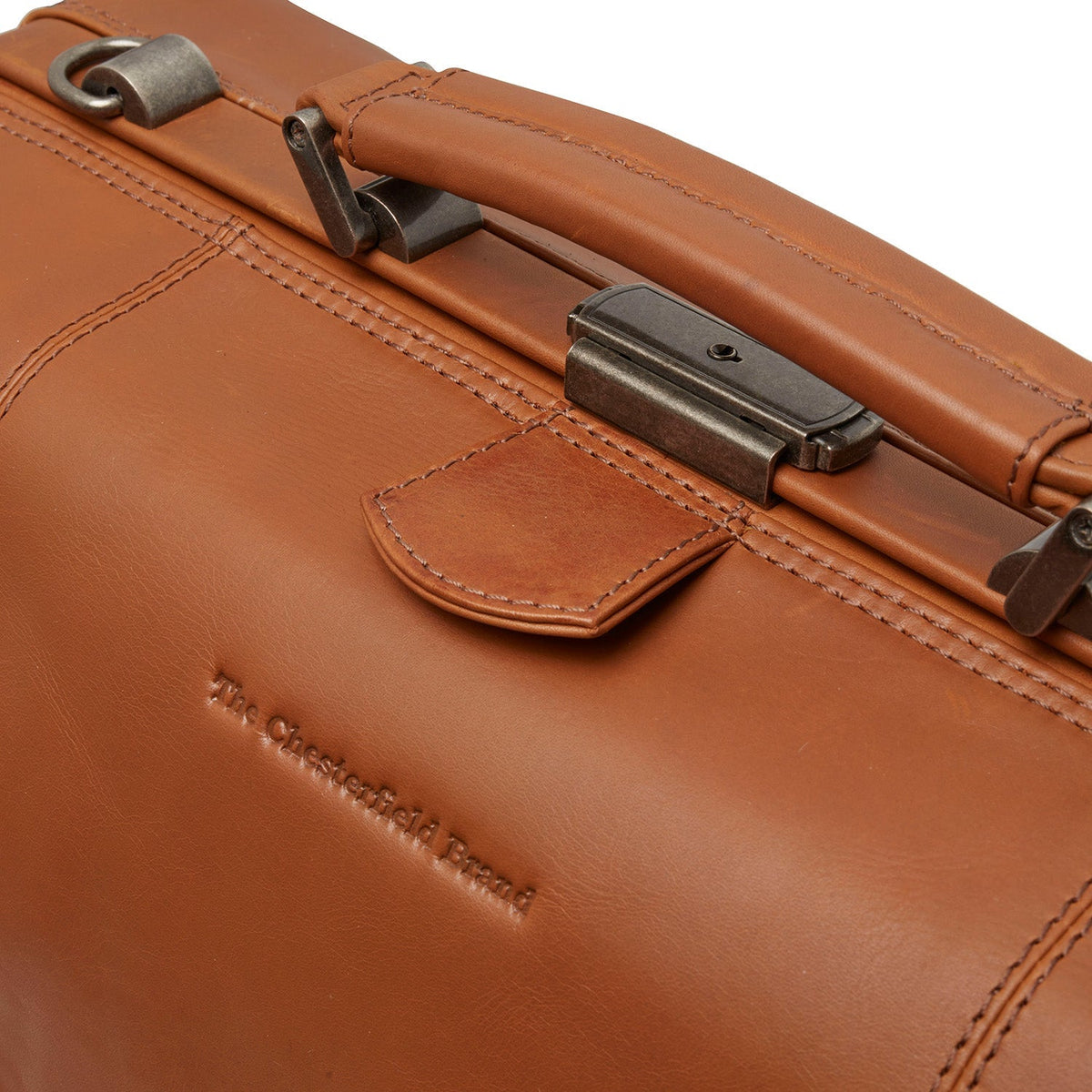 
Classic 100% Full-Grain Leather Duffle Bag - عرض خلفي يوضح أحزمة الجلد المقواة والخياطة المتقنة