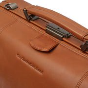 
Classic 100% Full-Grain Leather Duffle Bag - عرض خلفي يوضح أحزمة الجلد المقواة والخياطة المتقنة