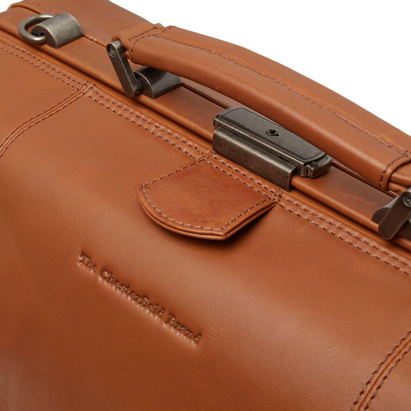 Texel Full-Grain Leather Weekender Bag نسائي
