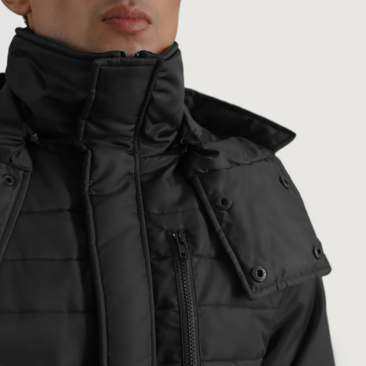 
عرض البطانة الداخلية Showing Quilted Viscose Lining & جيبان داخليان عمليان