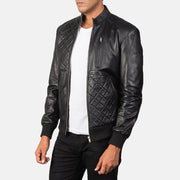 
Black Sheepskin Leather Bomber Jacket - عرض خلفي يوضح تفصيل الأكتاف المتقن والحاشية النظيفة