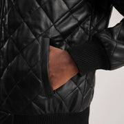 
عرض البطانة الداخلية Showing Quilted Polyester Lining & جيبان داخليان عمليان