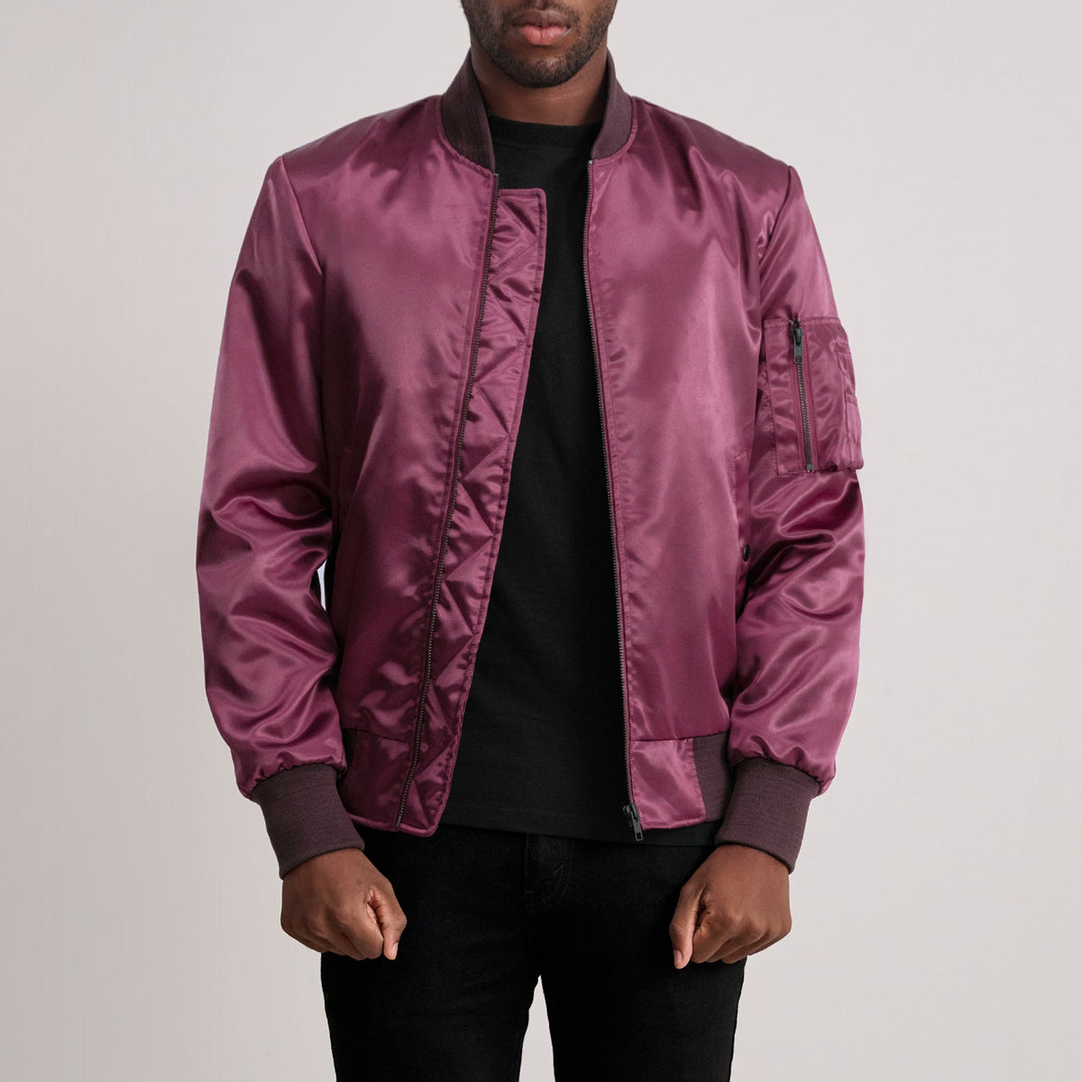 Quinton MA-1 عنابي جاكيت بومبر جلد رجالي - Lateral Side Profile View Showing Sleeve Cut &amp; Athletic Taper Fit