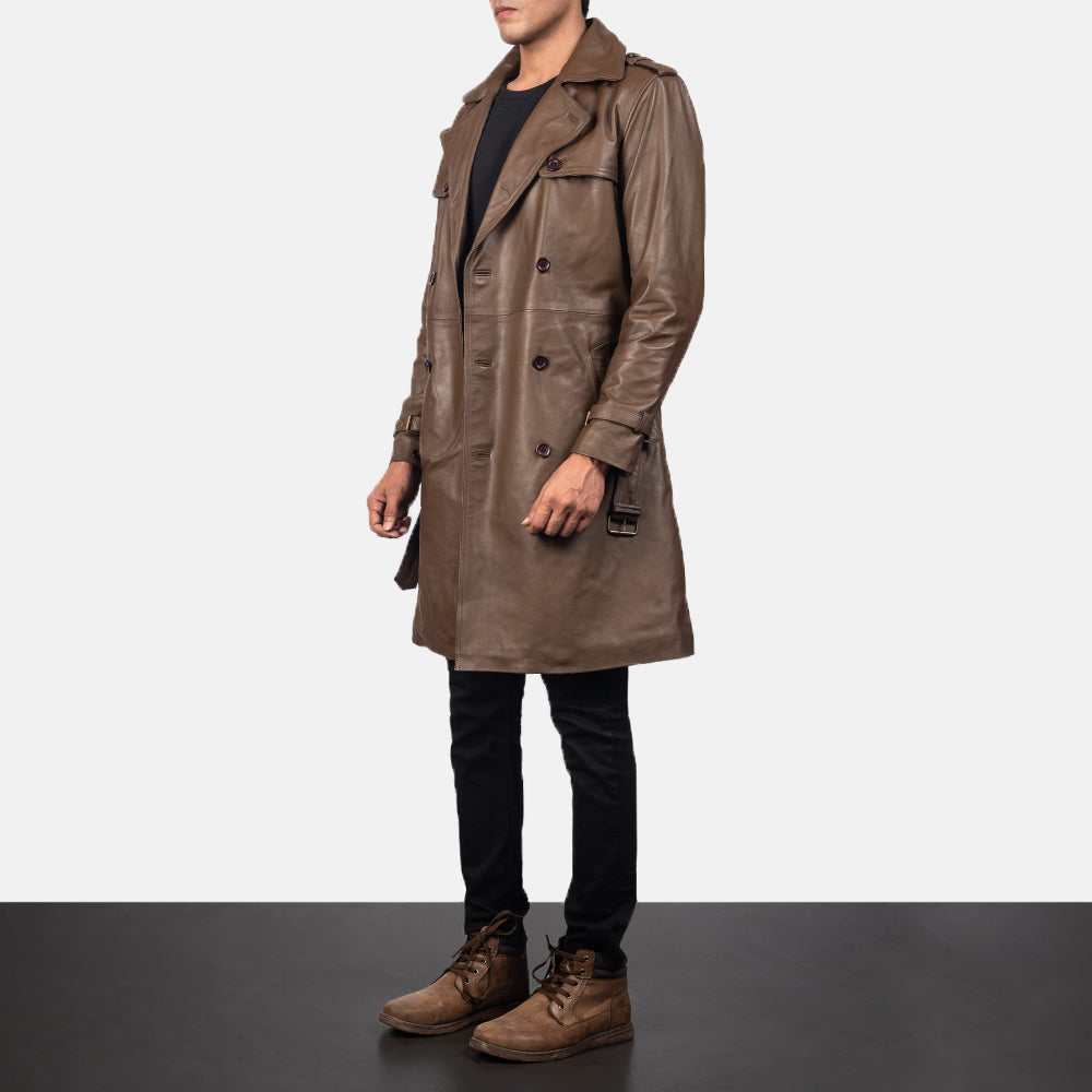 
Mocha Brown Calfskin Leather Trench Coat - عرض خلفي يوضح تفصيل الأكتاف المتقن والحاشية النظيفة
