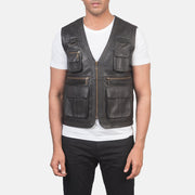 Close-Up Detail of Classic Collar &amp; Zipper Hardware on Men's Safari بني صديري جلد رجالي