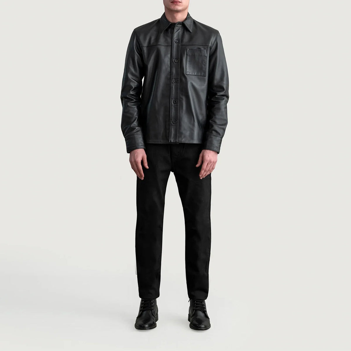 Close-Up Detail of Shirt &amp; Buttons Hardware on Scout أسود Leather Shirt رجالي