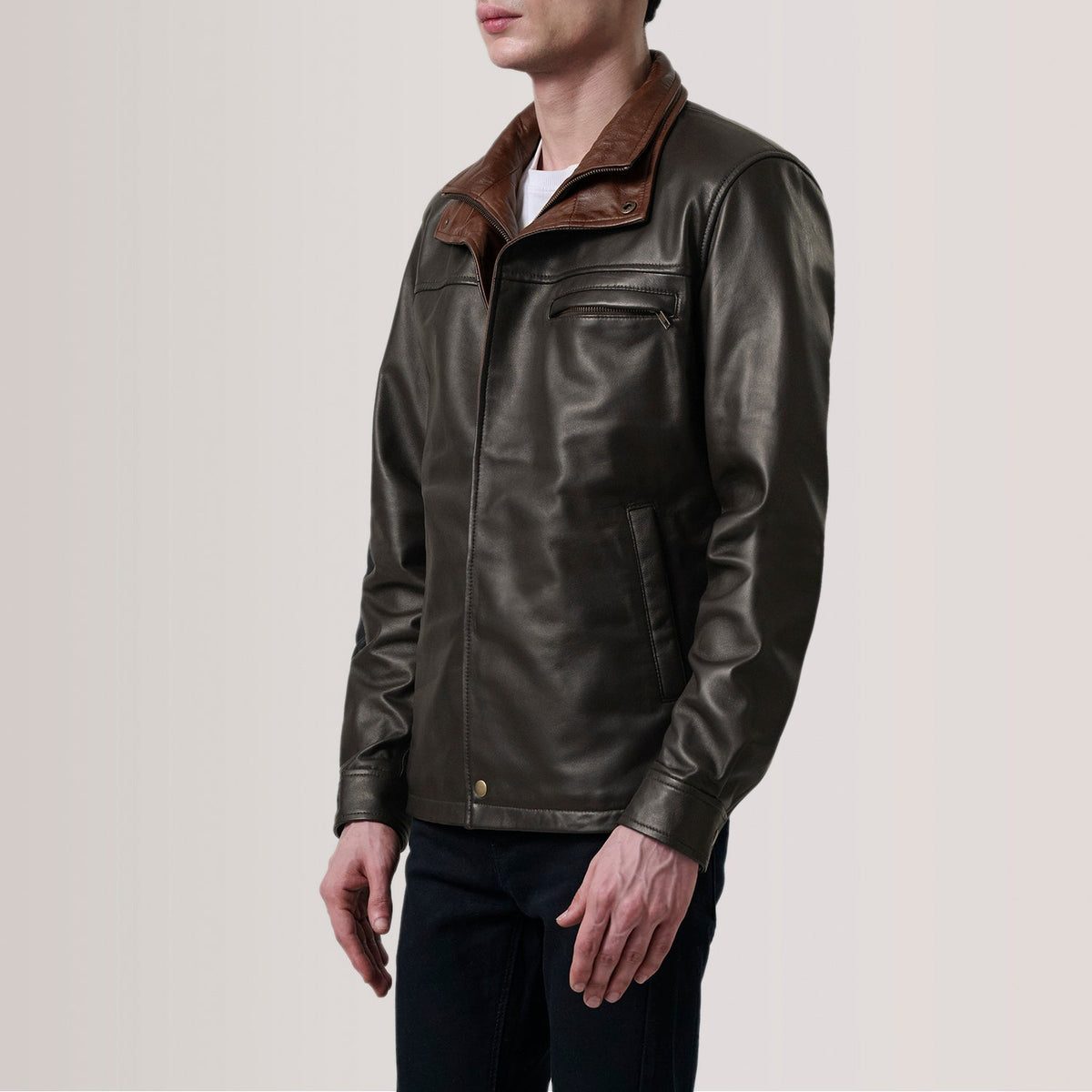 
Sean بني Leather Classic جاكيت جلد رجالي For Men - عرض جانبي يوضح قَصّة الأكمام المريحة