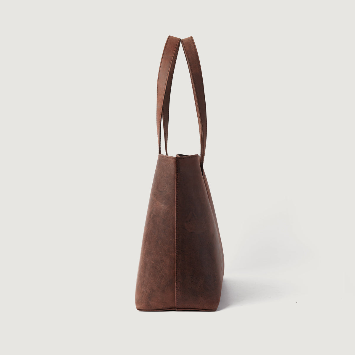 
عرض البطانة الداخلية Showing Dedicated Padded Laptop Sleeve & Multi-Compartment Organization