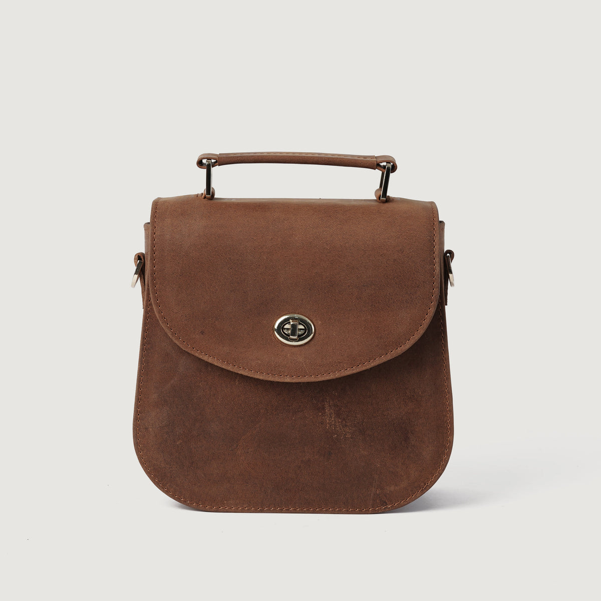 
The Sandra Vintage بيج تان Leather Saddle Bag For Women - عرض جانبي يوضح عمق الحقيبة وسعة التخزين