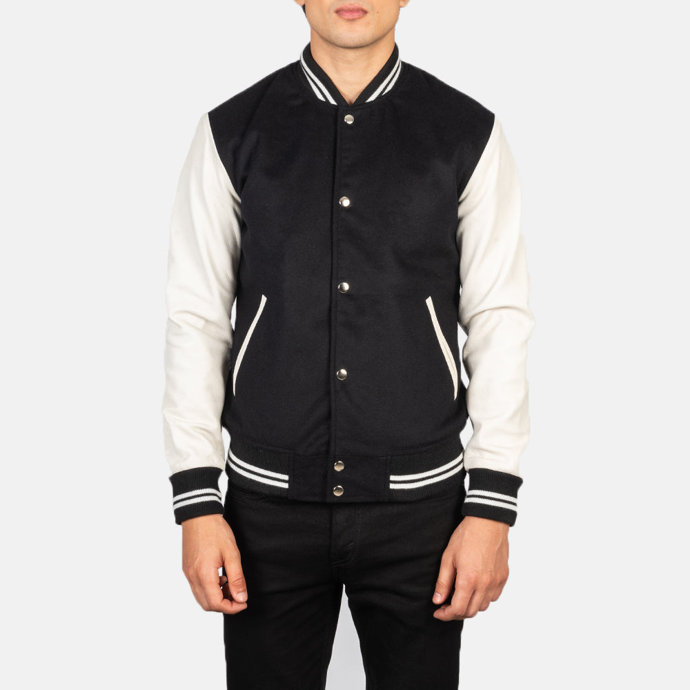 
تفاصيل مقربة of Varsity & Snap Buttons Hardware on Vaxton أسود & White Hybrid Varsity جاكيت جلد رجالي