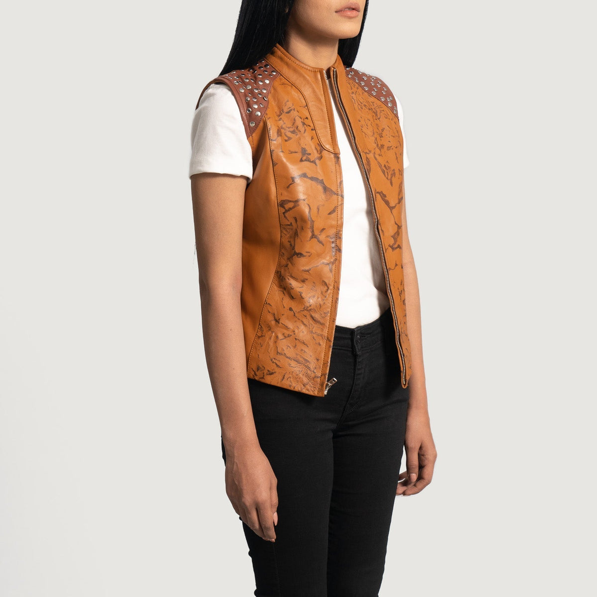 
Tan Brown Sheepskin Dip &Amp; Dye Leather Vest - عرض خلفي يوضح تفصيل الأكتاف المتقن والحاشية النظيفة